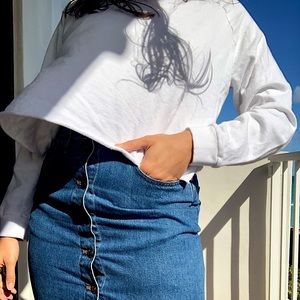White crop sweatshirt